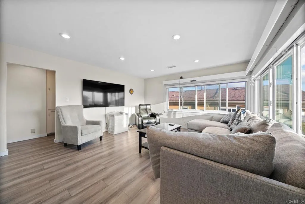 https://cdn.realtyfeed.com/cdn/127/306726591/aa36960a24e33915f16a23afb90c0dac.webp