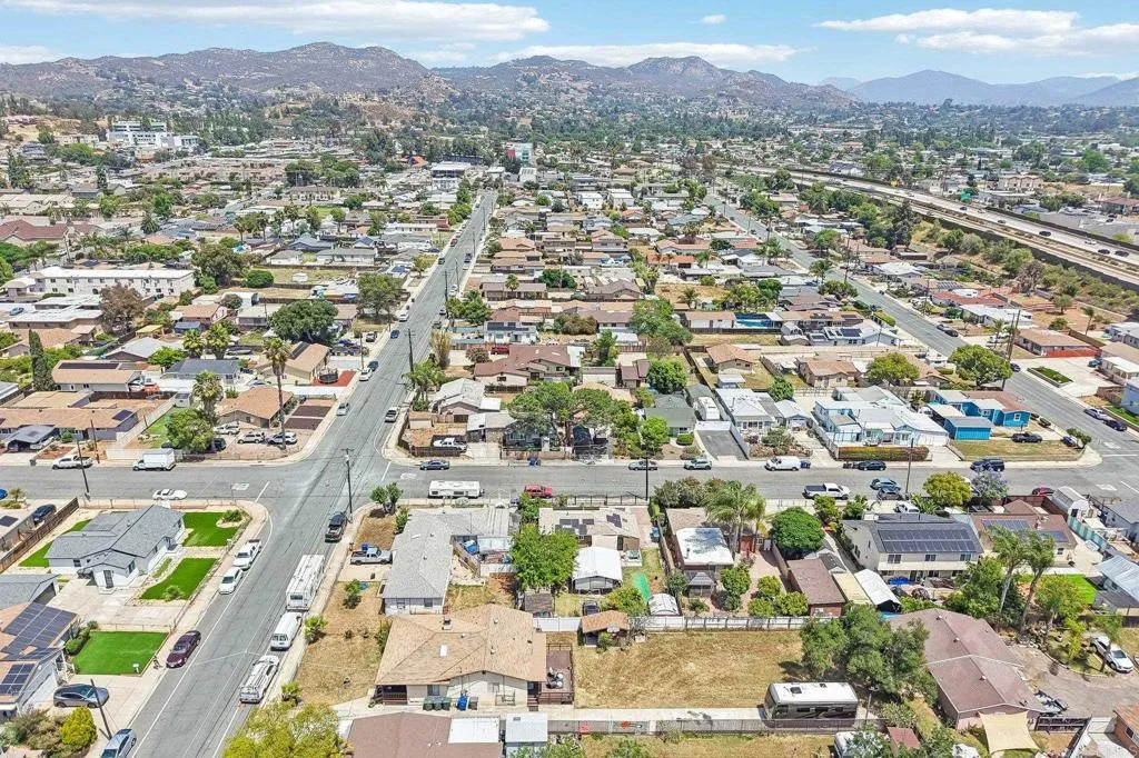https://cdn.realtyfeed.com/cdn/127/306726755/197799bd154706e19206adacd06bb1da.webp