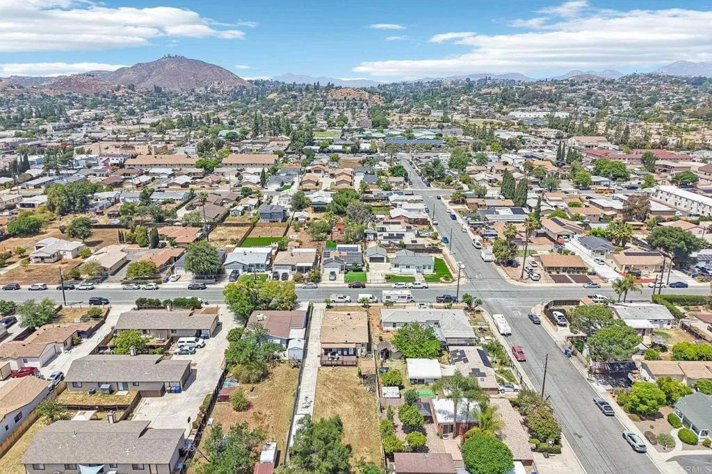 https://cdn.realtyfeed.com/cdn/127/306726755/253970c2b49d76d558ba4cad03ecfb91.webp