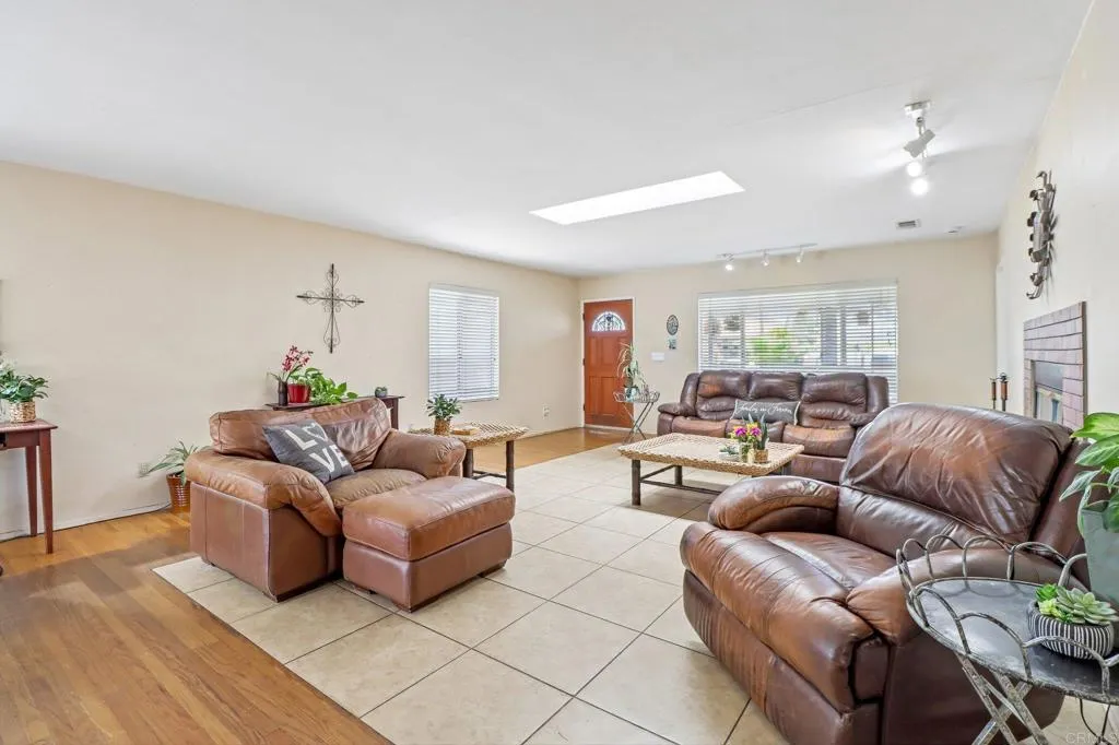 https://cdn.realtyfeed.com/cdn/127/306726755/584d7d1c7d13a0f71b095b956a8a6865.webp