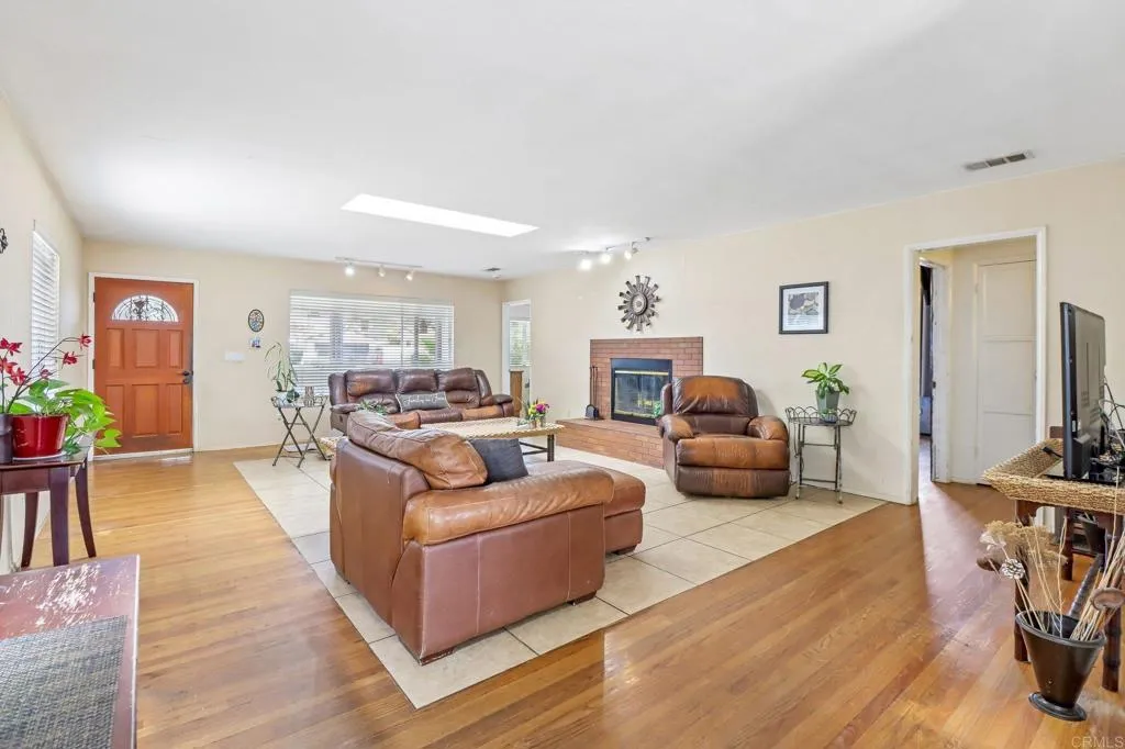 https://cdn.realtyfeed.com/cdn/127/306726755/a6862bea779aaa7f5e62ac2778d60ab2.webp