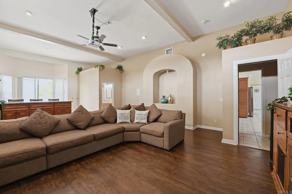 https://cdn.realtyfeed.com/cdn/127/306726805/1ccbf7039c9c187f09a9a842103e00bd.webp