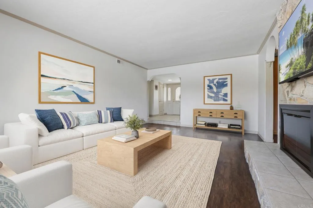 https://cdn.realtyfeed.com/cdn/127/306726805/24a0edfe500b609a30fb3de57aa79f19.webp