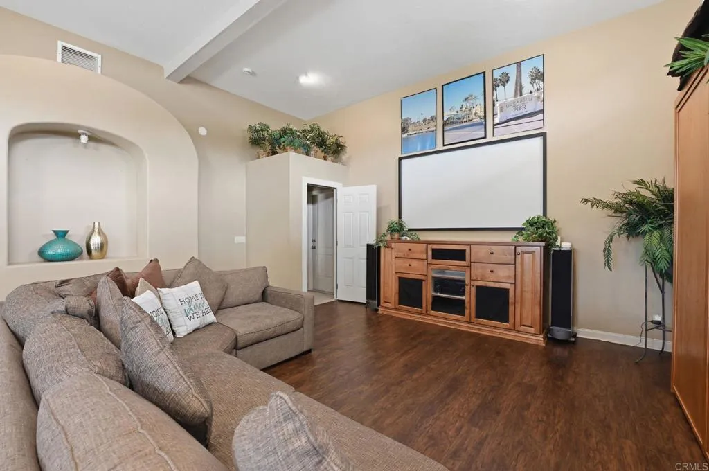 https://cdn.realtyfeed.com/cdn/127/306726805/9ca76045b96560328c3fccd8f55eaf2c.webp