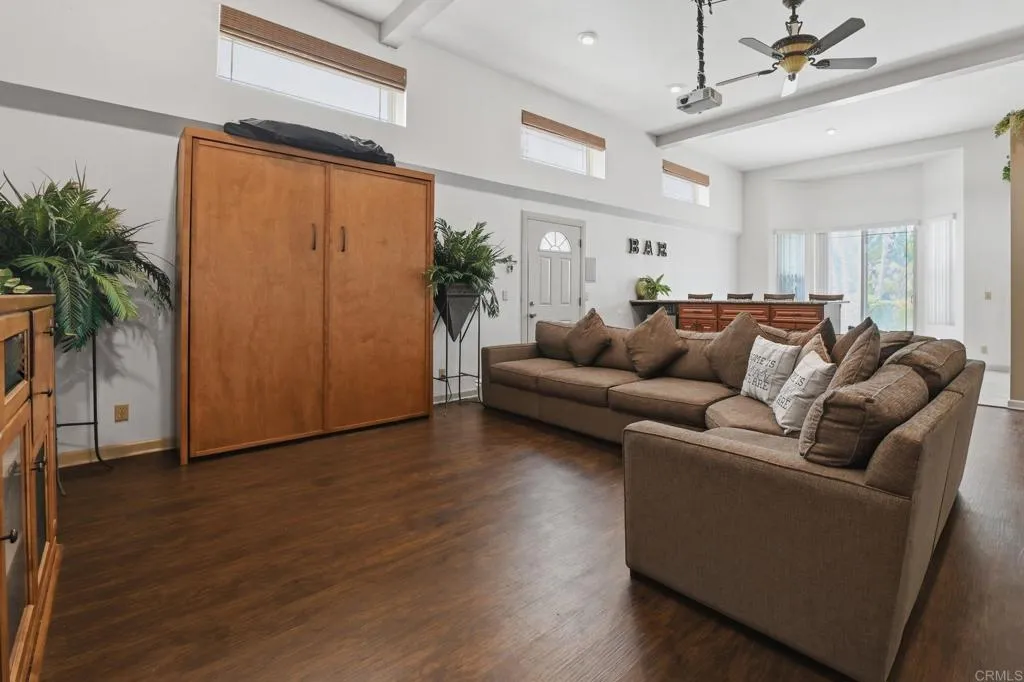 https://cdn.realtyfeed.com/cdn/127/306726805/e430ef783bb39e0d7abb2664e18815cf.webp