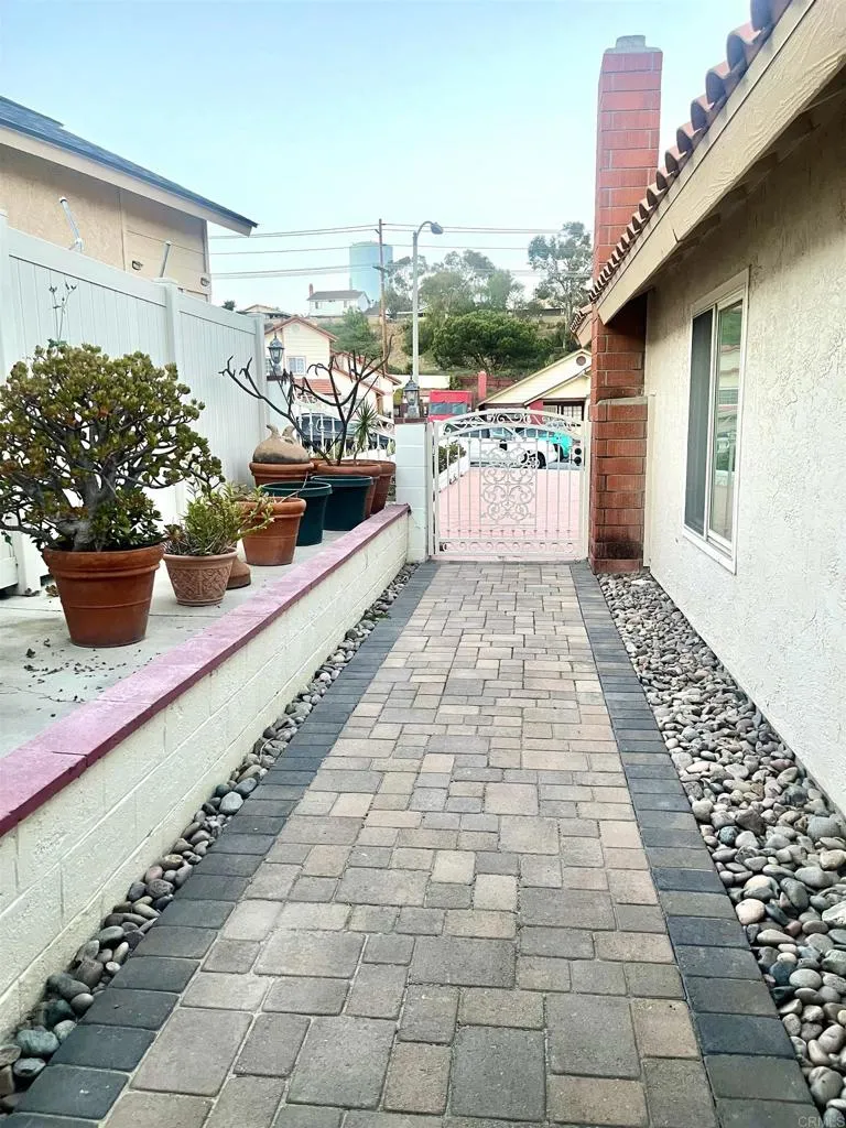 https://cdn.realtyfeed.com/cdn/127/306726855/9f3deea9a282f218bcfda47d12115d9f.webp