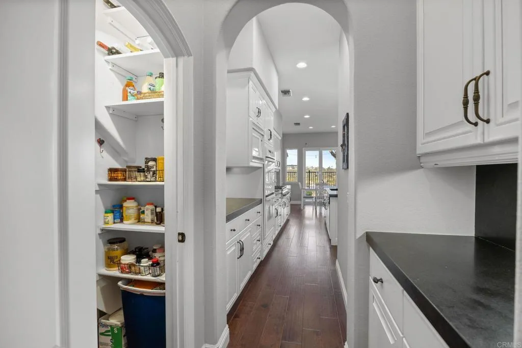 https://cdn.realtyfeed.com/cdn/127/306726879/503de7a82741229afe6205e4b3a0c447.webp