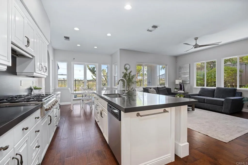 https://cdn.realtyfeed.com/cdn/127/306726879/6e7c8e45d6ffe087b9e0bc1231ceed2a.webp