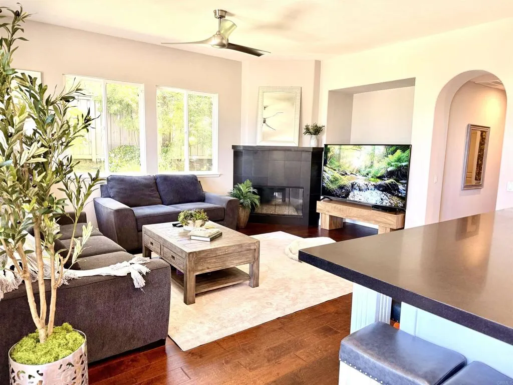 https://cdn.realtyfeed.com/cdn/127/306726879/6edbbfc5bb4de3580b43acc3024d87a7.webp
