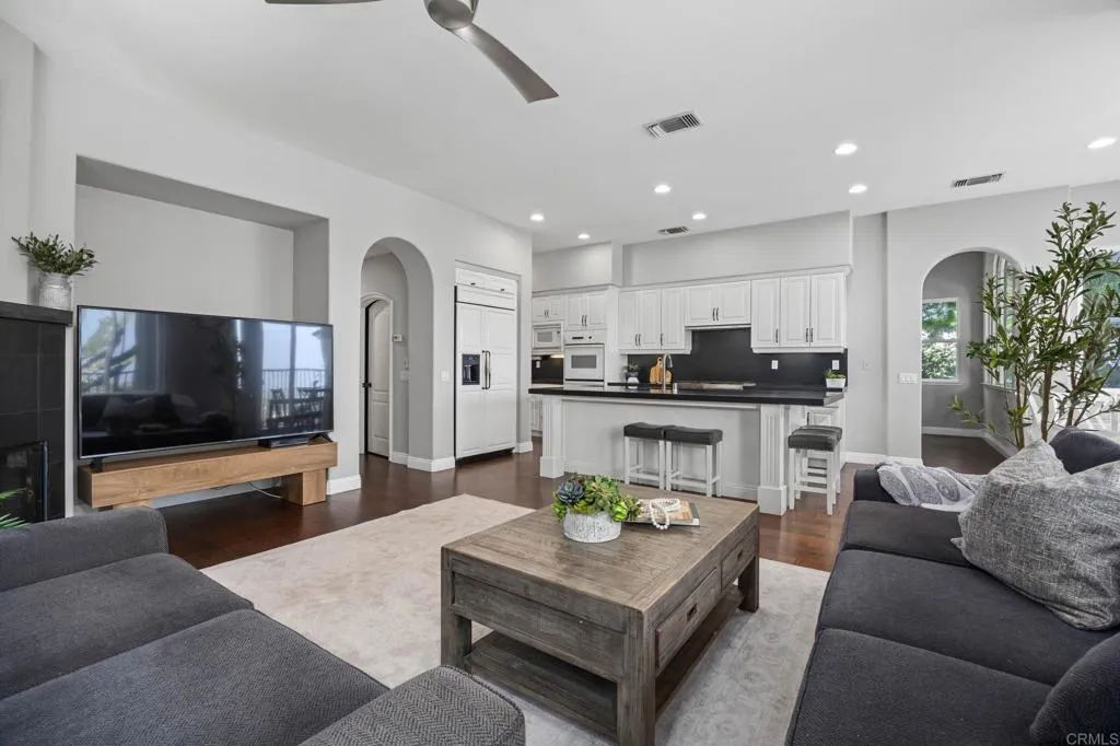 https://cdn.realtyfeed.com/cdn/127/306726879/74568a2613f17db16c26742e9cb3830b.webp