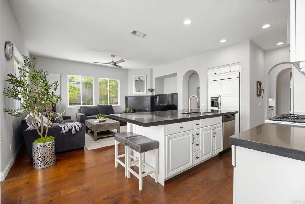 https://cdn.realtyfeed.com/cdn/127/306726879/857a1f6bb550b5181c0650bde4f15a53.webp