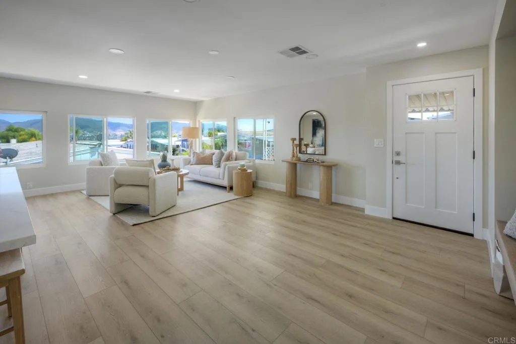 https://cdn.realtyfeed.com/cdn/127/306726935/035e5baa64b31ca132fa6ea55534e341.webp