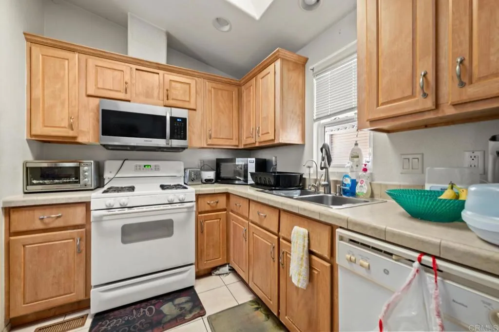 https://cdn.realtyfeed.com/cdn/127/306726963/da76dd662f268add2e0df1b9deb4ab6f.webp