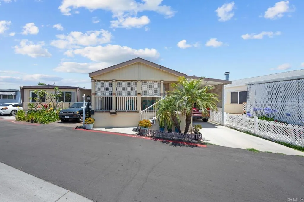 https://cdn.realtyfeed.com/cdn/127/306726963/ecc21ca3a0074c6c89eb2160d7c25847.webp