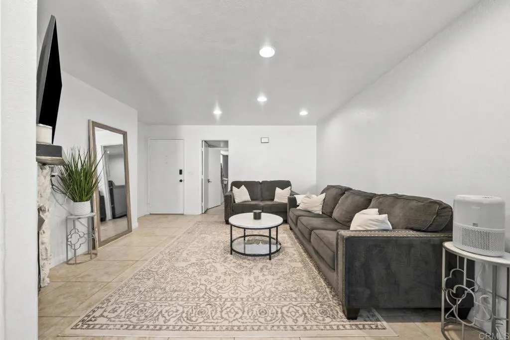 https://cdn.realtyfeed.com/cdn/127/306726968/78120cca66eaaf4a6b1738131329b71c.webp