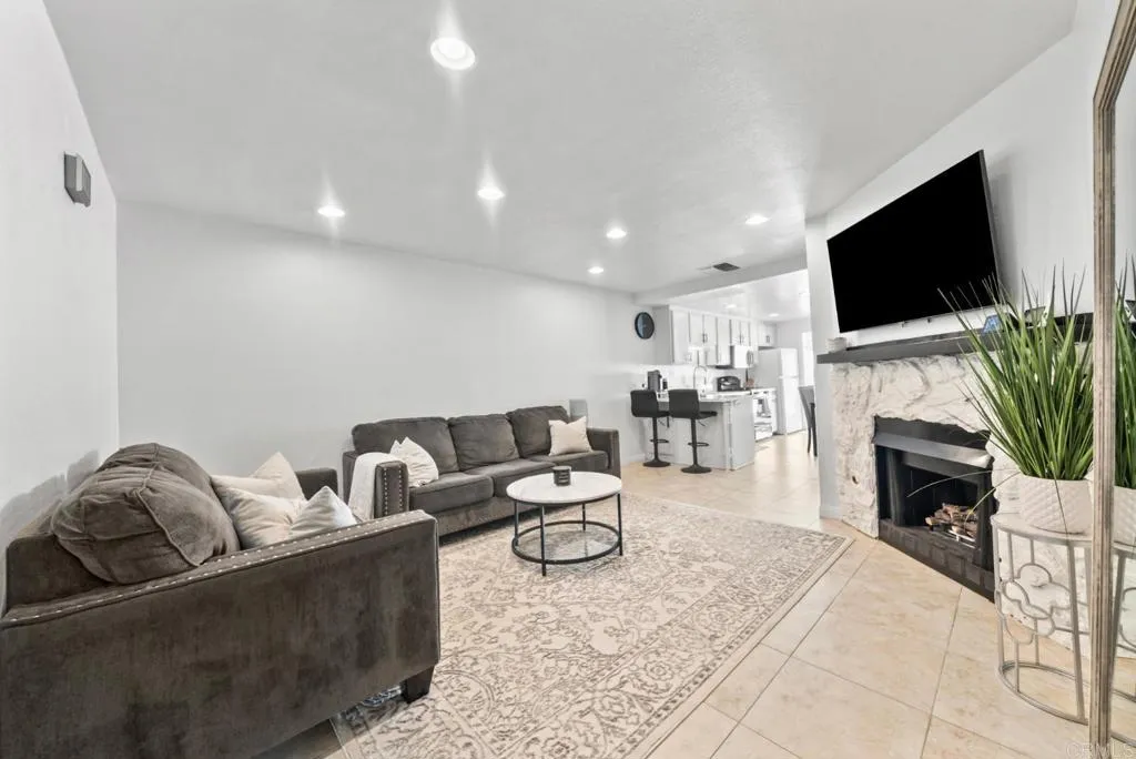 https://cdn.realtyfeed.com/cdn/127/306726968/8dcd27d1b05159a07a8b02d68aae4915.webp