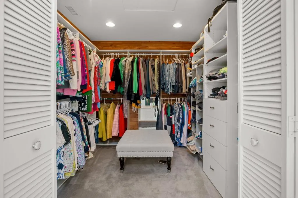 https://cdn.realtyfeed.com/cdn/127/306727238/157fe03cdc3f9c9c9db917051fe6b9c8.webp