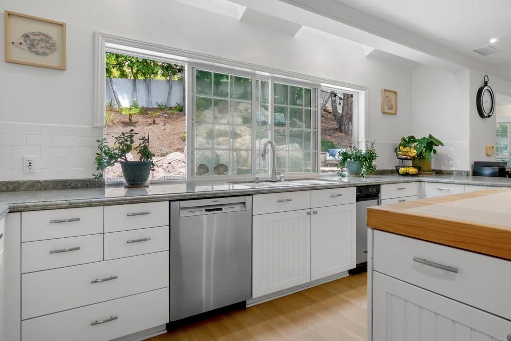 https://cdn.realtyfeed.com/cdn/127/306727238/39f2a5baf0cb24d83723326ea91ea350.webp