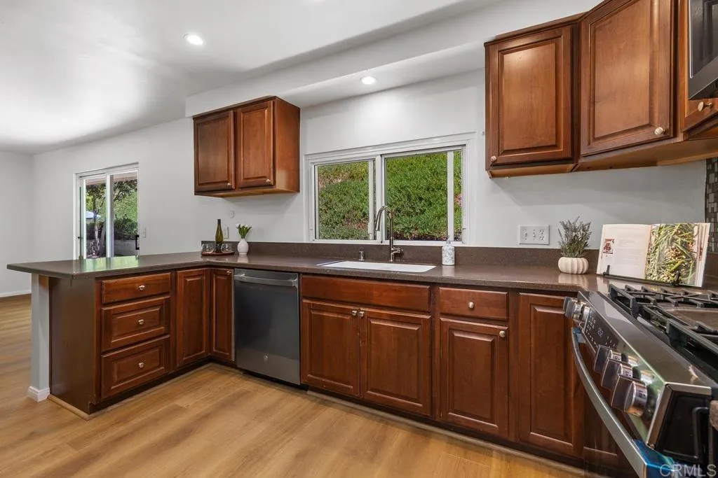https://cdn.realtyfeed.com/cdn/127/306727248/2f57febed863494324e6b329c1c9c471.webp