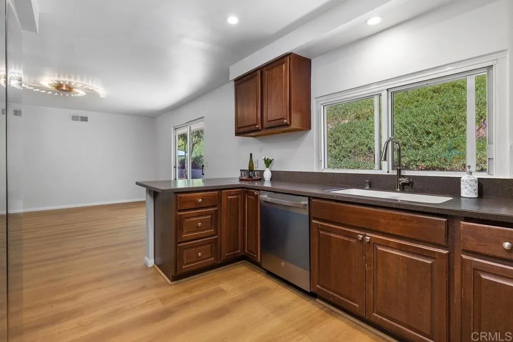 https://cdn.realtyfeed.com/cdn/127/306727248/7eff8363da2cdc55be44d30a88f71c1c.webp