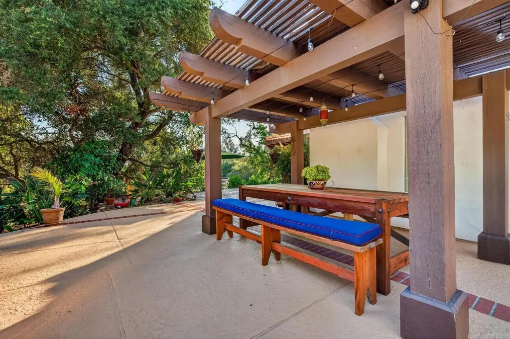 https://cdn.realtyfeed.com/cdn/127/306727249/282480e287e799cec4f2b8daee7671c9.webp