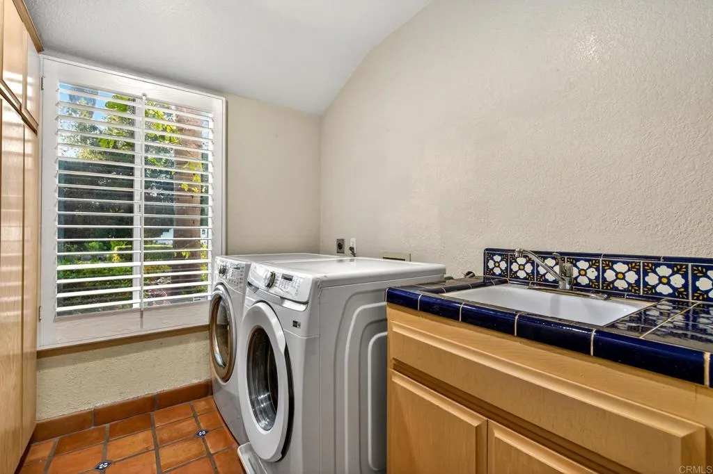 https://cdn.realtyfeed.com/cdn/127/306727249/41d30485cb398ea56c0520f7b3787dd0.webp