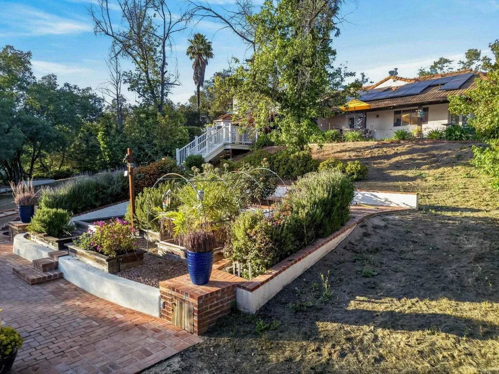 https://cdn.realtyfeed.com/cdn/127/306727249/4dae4a3c14aad030bcf0f9b1797a2981.webp