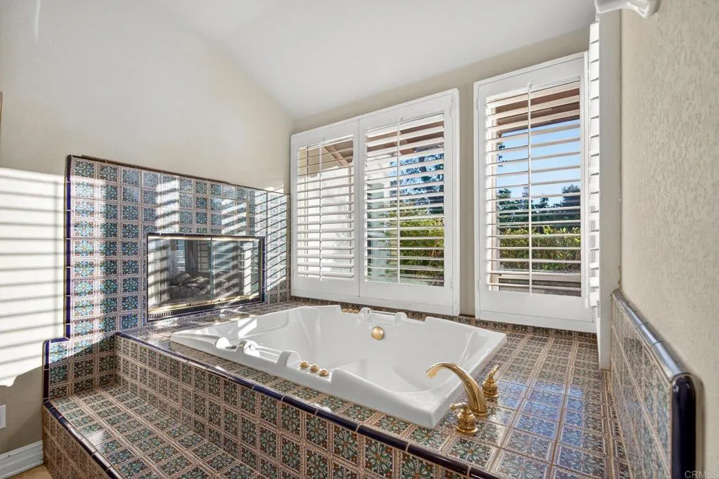 https://cdn.realtyfeed.com/cdn/127/306727249/61b229d2aa6c77655fba1626811b537c.webp