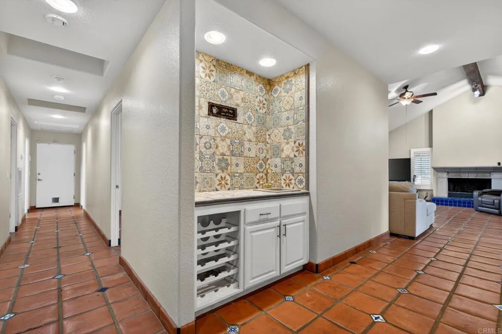 https://cdn.realtyfeed.com/cdn/127/306727249/9a02a17328c83d5ee8b2904f989bf1ff.webp