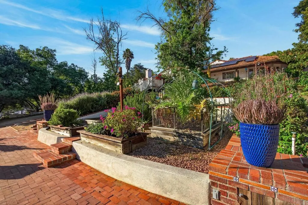 https://cdn.realtyfeed.com/cdn/127/306727249/db18c4e347090bd0fa0d44d98619623f.webp