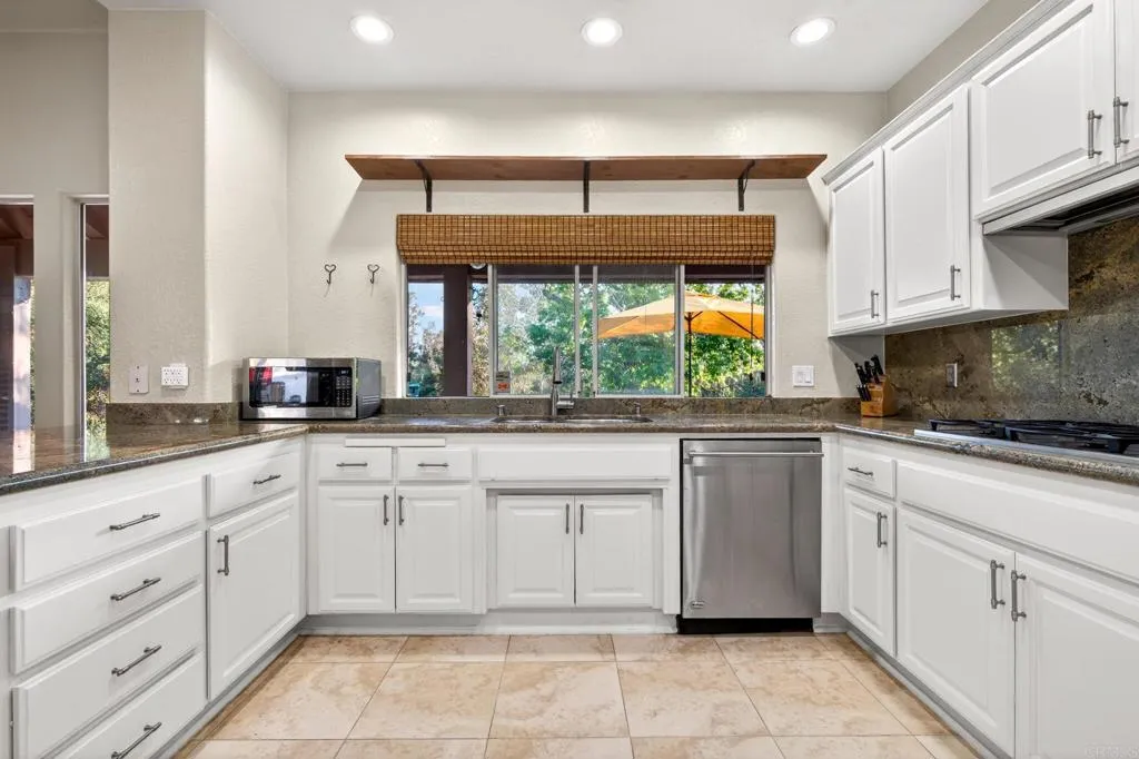 https://cdn.realtyfeed.com/cdn/127/306727249/fe04be5937408d46aef260e18cbf7093.webp