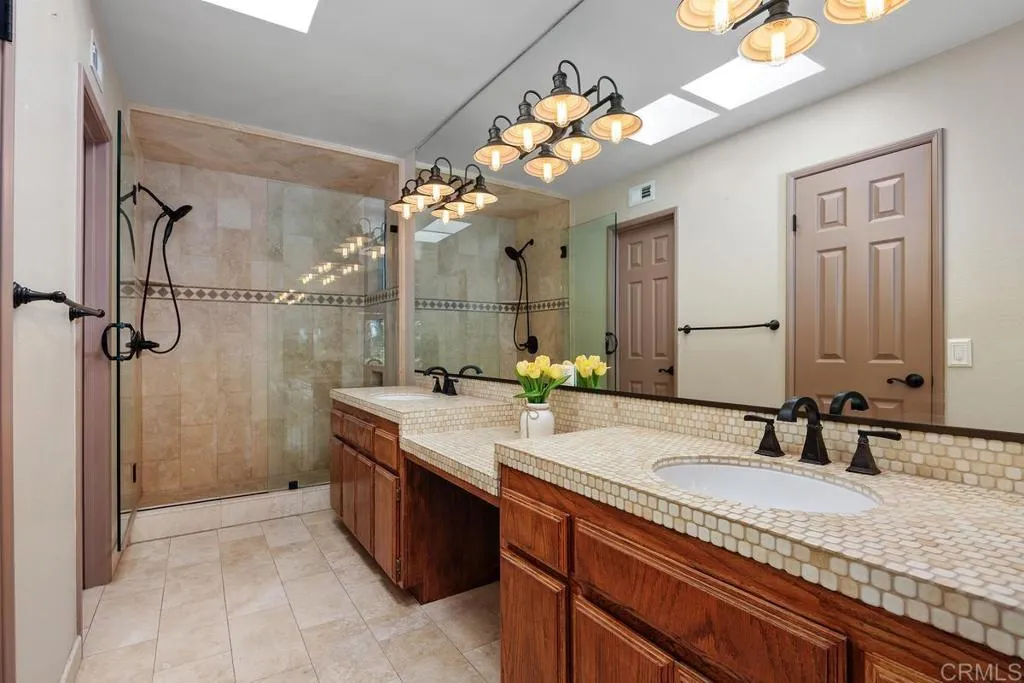 https://cdn.realtyfeed.com/cdn/127/306727251/087484d1a658c7979713f50a7c452a09.webp