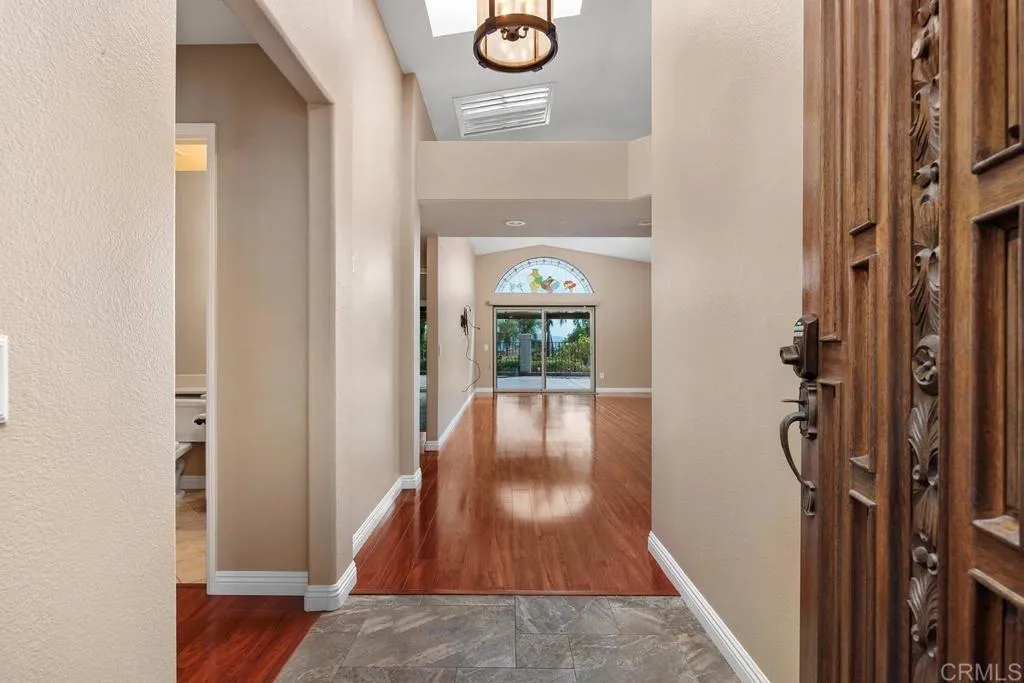 https://cdn.realtyfeed.com/cdn/127/306727251/21aa1bab5bc71732857ce736d698fb13.webp