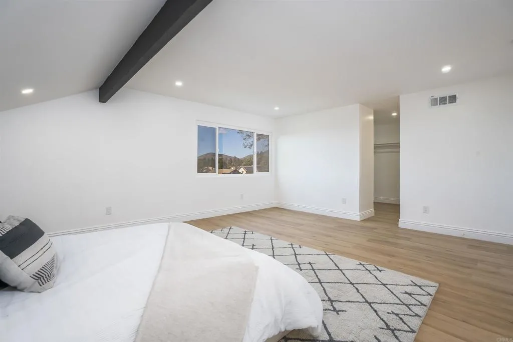 https://cdn.realtyfeed.com/cdn/127/306727364/7015a5b0b0f8405f6b81bf754a955ba0.webp
