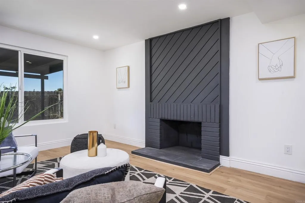 https://cdn.realtyfeed.com/cdn/127/306727364/8e5a419d52470e9abfaf42fd4e3605a4.webp