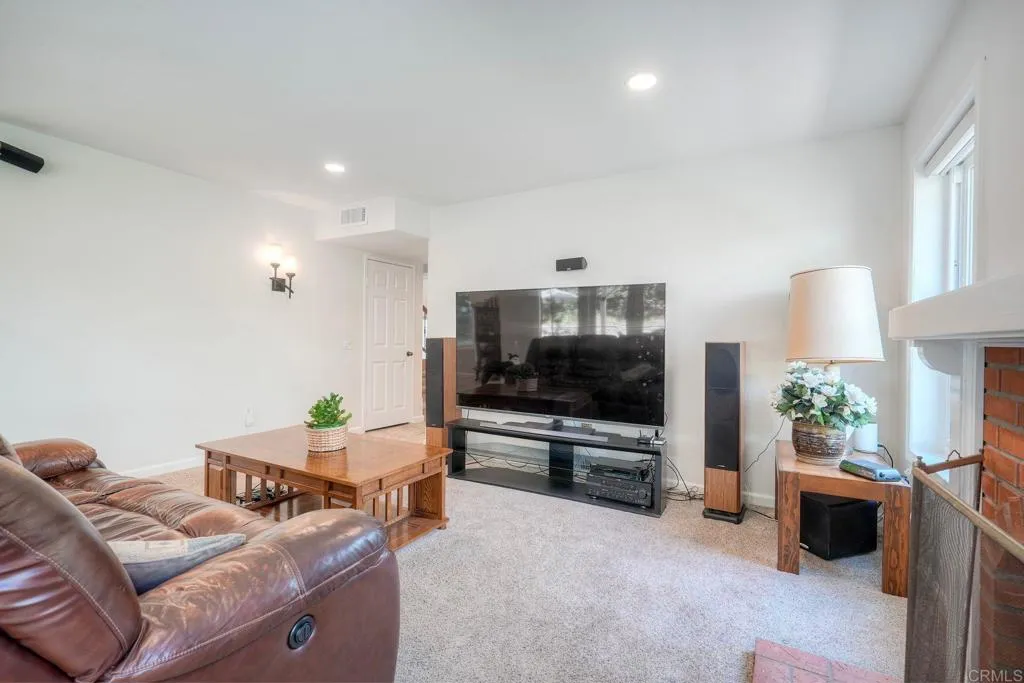 https://cdn.realtyfeed.com/cdn/127/306727372/149c25df3914751f224a5bd40b10e83e.webp