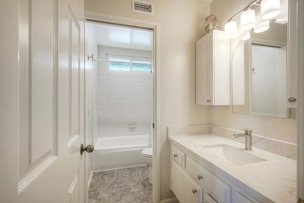 https://cdn.realtyfeed.com/cdn/127/306727372/68cf2014d1d829ea22238053d742ae6b.webp
