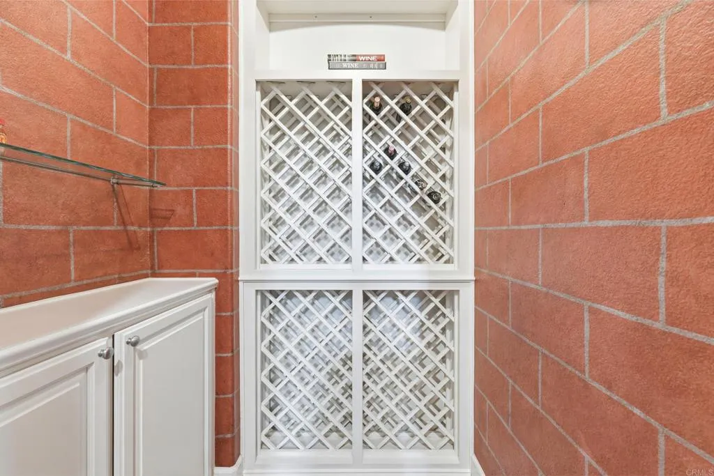 https://cdn.realtyfeed.com/cdn/127/306727448/e940eb36e54cffe1049cc377b2e7f621.webp