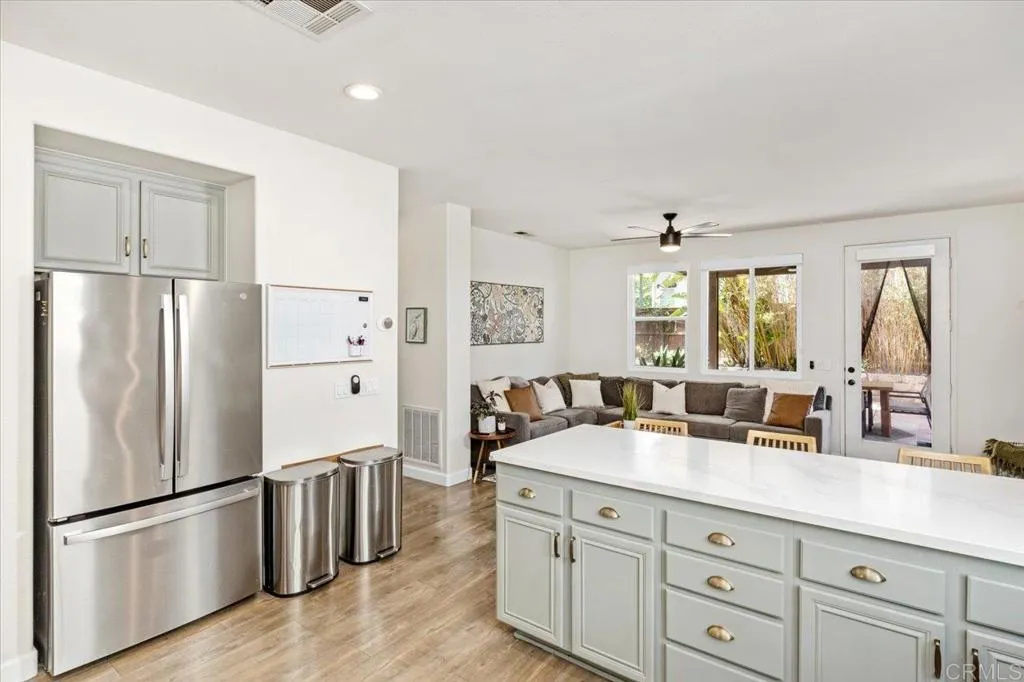 https://cdn.realtyfeed.com/cdn/127/306727453/180b5516581a583000c0be2421769df8.webp