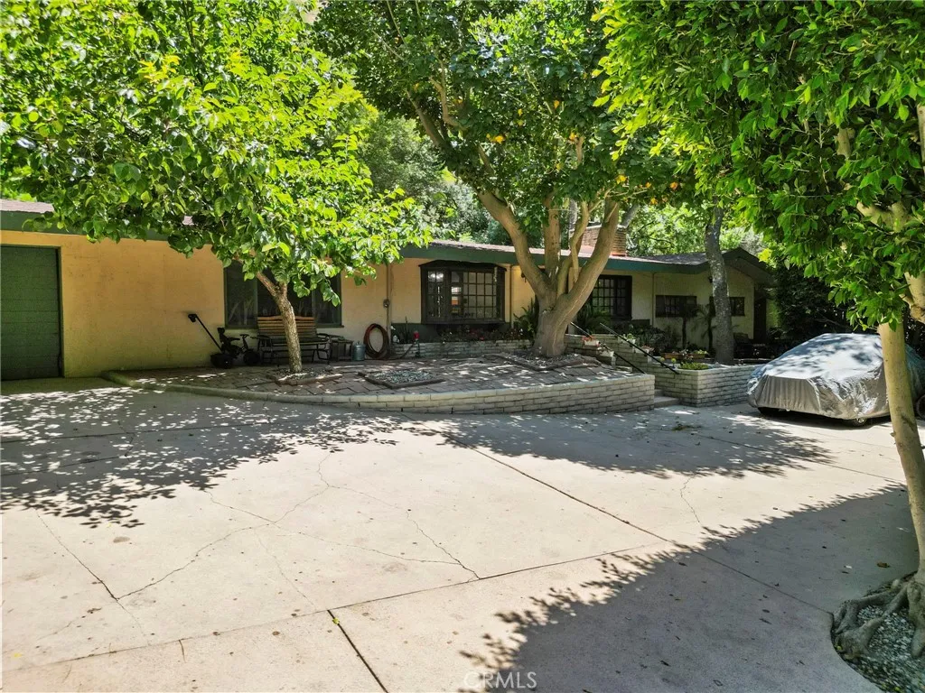 Los Angeles, CA 90049