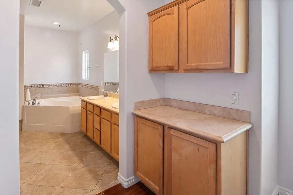 https://cdn.realtyfeed.com/cdn/127/306727528/1c0f15a3ee1e3f5a98d44682ba9d09e1.webp
