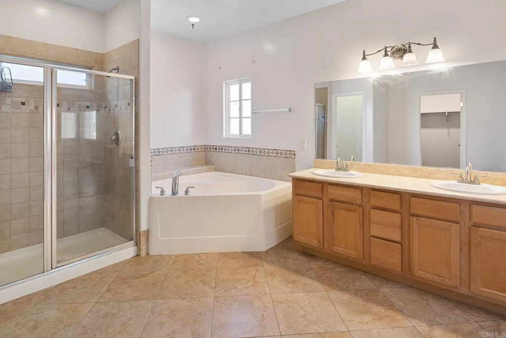 https://cdn.realtyfeed.com/cdn/127/306727528/b4a7918fbde12e332cd15a8b1d2e9b6b.webp