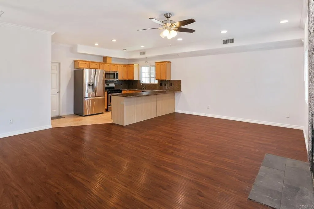 https://cdn.realtyfeed.com/cdn/127/306727528/bb8aaed9d5e0cbb69379ed4d3eefa213.webp