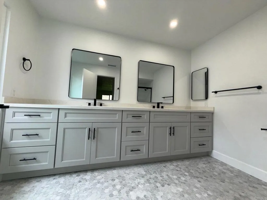 https://cdn.realtyfeed.com/cdn/127/306727545/047d3c3d9f175a7d9c4d329b692948be.webp