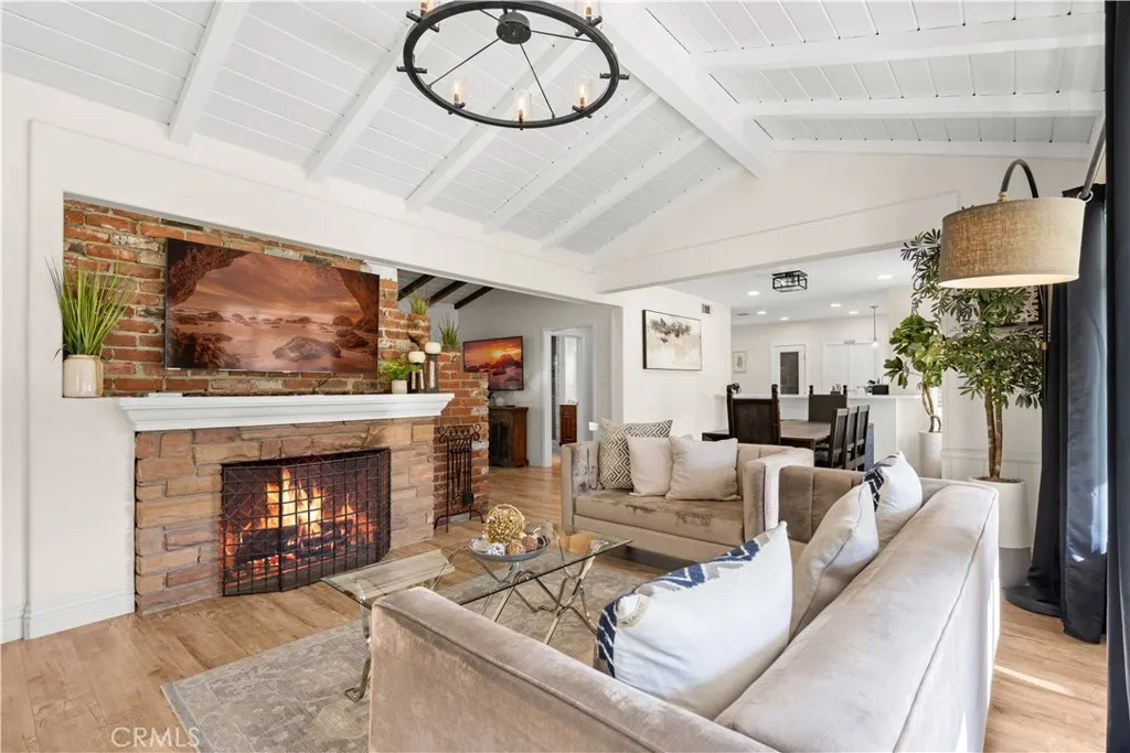 Woodland Hills, CA 91367
