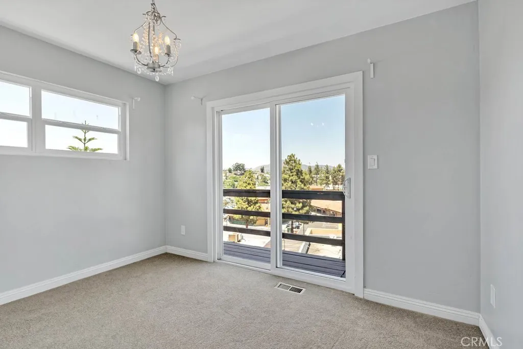 https://cdn.realtyfeed.com/cdn/127/306727676/439ba50f608f599201e53c7cdf02fcf9.webp