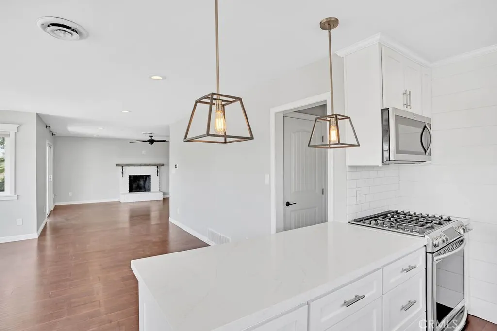 https://cdn.realtyfeed.com/cdn/127/306727676/6806466e70775d1afe30c070a7b74087.webp