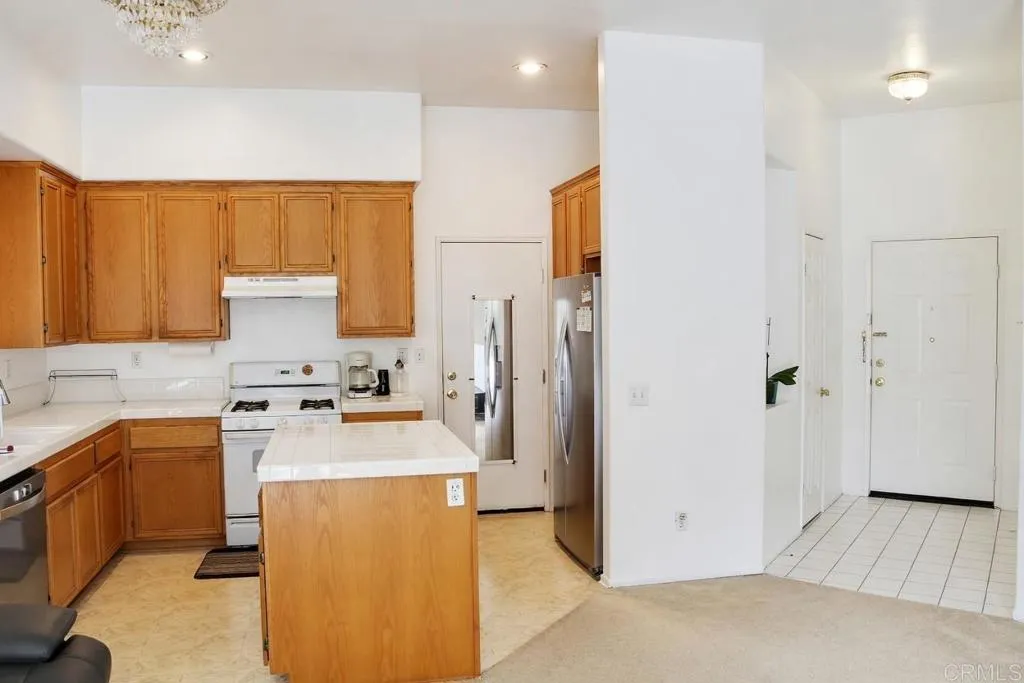 https://cdn.realtyfeed.com/cdn/127/306727708/620483b7cec78c0d92881bb733dcabd8.webp