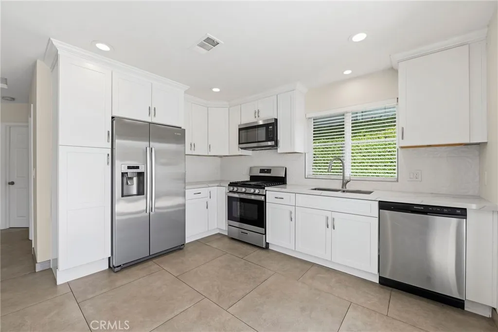 https://cdn.realtyfeed.com/cdn/127/306727759/385012a09b27d1f3301fadf459f07081.webp