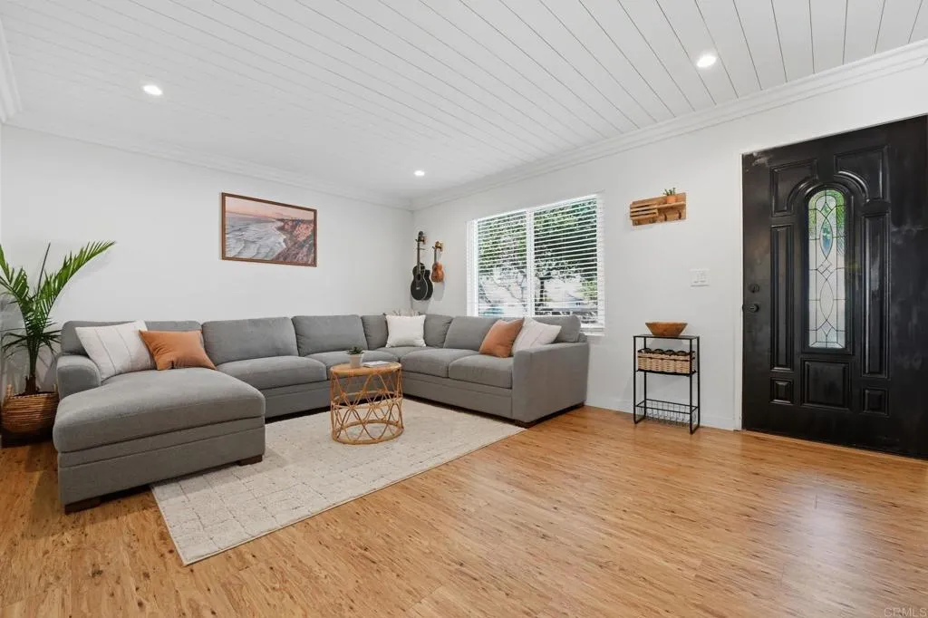 https://cdn.realtyfeed.com/cdn/127/306727773/19e704b9f2aa20aacaf676c5ddea3603.webp